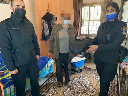 القبض على مشتبه من سكان مدينة حيفا بشبهة سرقة حقيبة من امرأة